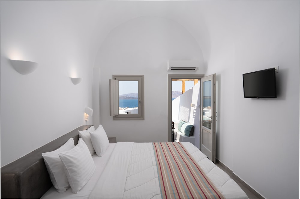 Goulielmos Hotel & Spa — Rooms in Akrotiri, South Aegean