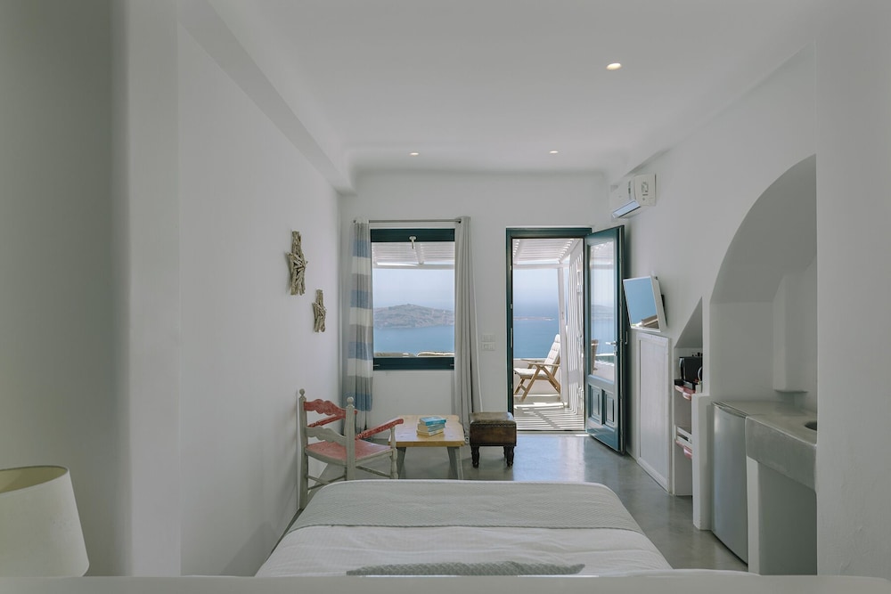 Afroessa Hotel by Caldera Houses — Hotel rooms in Imerovigli, South Aegean