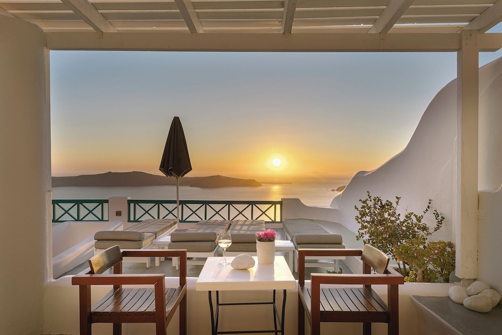 Afroessa Hotel by Caldera Houses — Restaurant & bars in Imerovigli, South Aegean