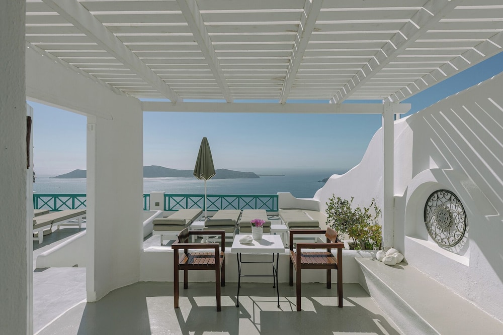 Afroessa Hotel by Caldera Houses — Hotel rooms in Imerovigli, South Aegean