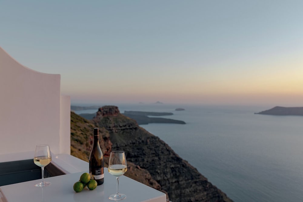 Afroessa Hotel by Caldera Houses — Restaurant & bars in Imerovigli, South Aegean
