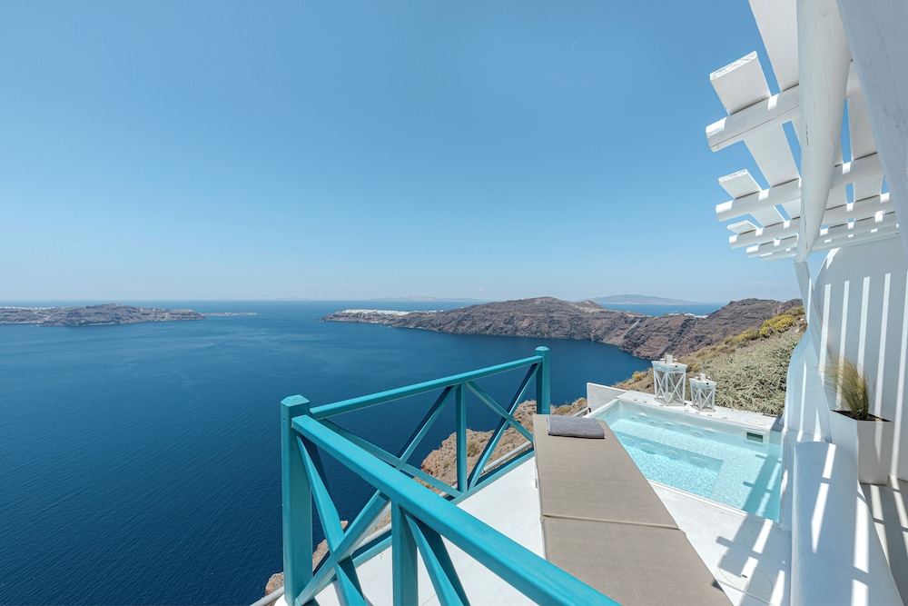 Afroessa Hotel by Caldera Houses — Swimming pool in Imerovigli, South Aegean