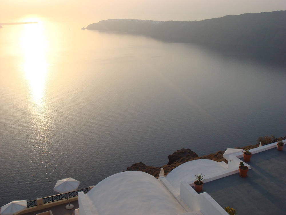 Afroessa Hotel by Caldera Houses — Hotel rooms in Imerovigli, South Aegean