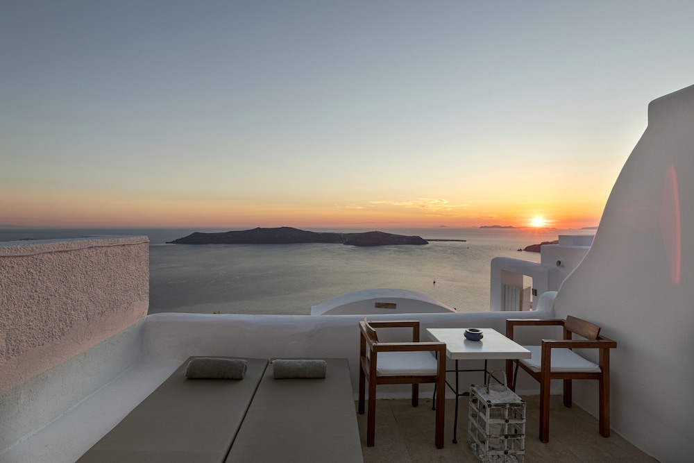 Afroessa Hotel by Caldera Houses — Hotel rooms in Imerovigli, South Aegean