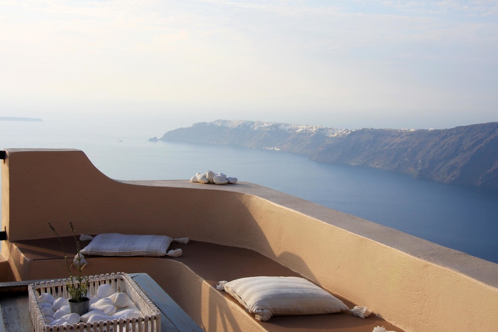 Afroessa Hotel by Caldera Houses — Hotel rooms in Imerovigli, South Aegean