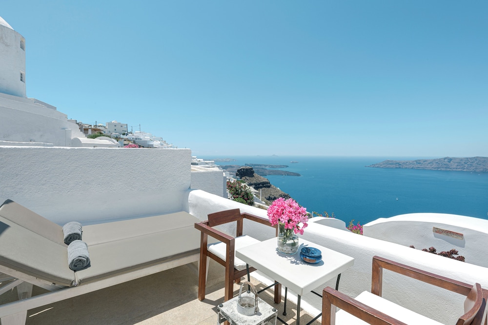 Afroessa Hotel by Caldera Houses — Hotel rooms in Imerovigli, South Aegean