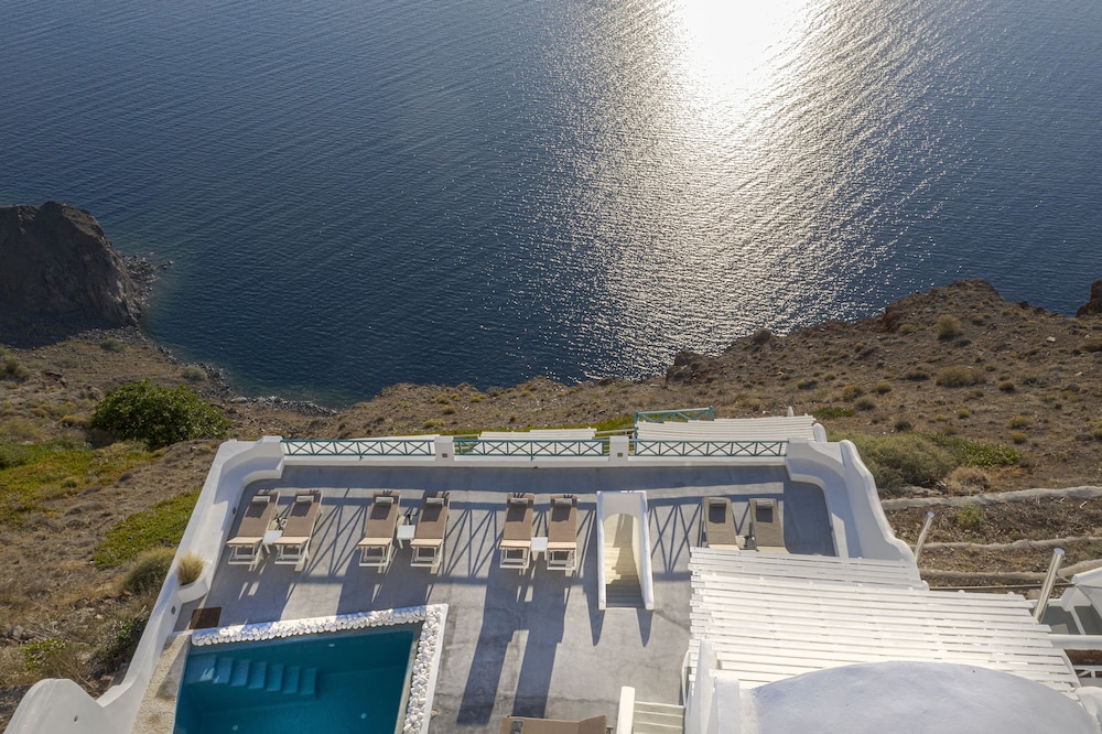 Afroessa Hotel by Caldera Houses — Swimming pool in Imerovigli, South Aegean