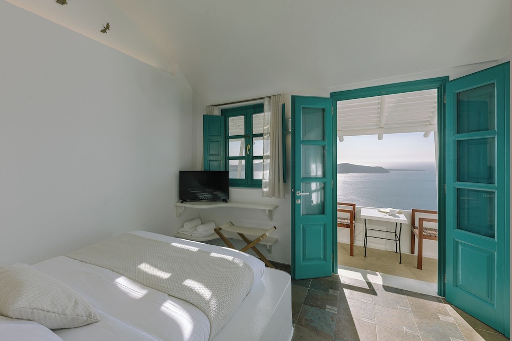 Afroessa Hotel by Caldera Houses — Hotel rooms in Imerovigli, South Aegean