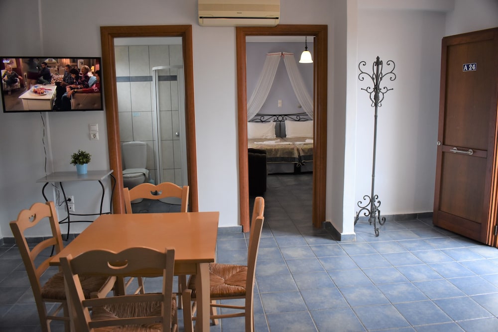Melidron Hotel — Hotel rooms in Skala (Kefalonia), Ionian Islands