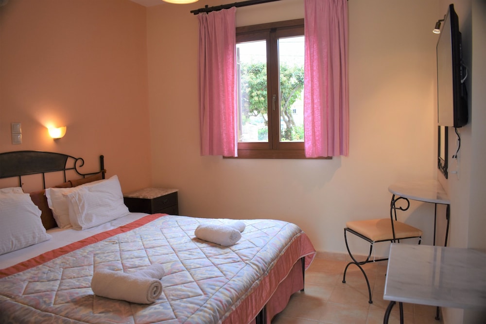 Melidron Hotel — Hotel rooms in Skala (Kefalonia), Ionian Islands