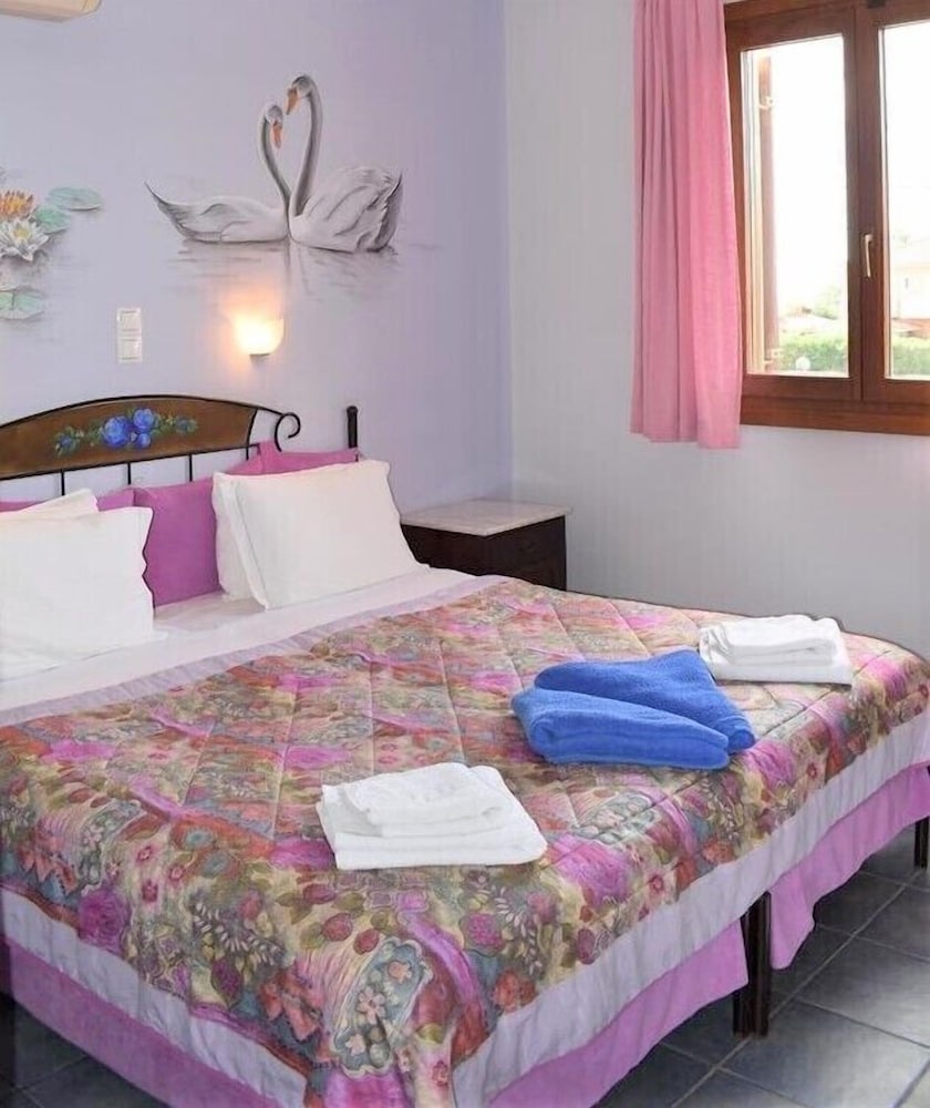 Melidron Hotel — Hotel rooms in Skala (Kefalonia), Ionian Islands