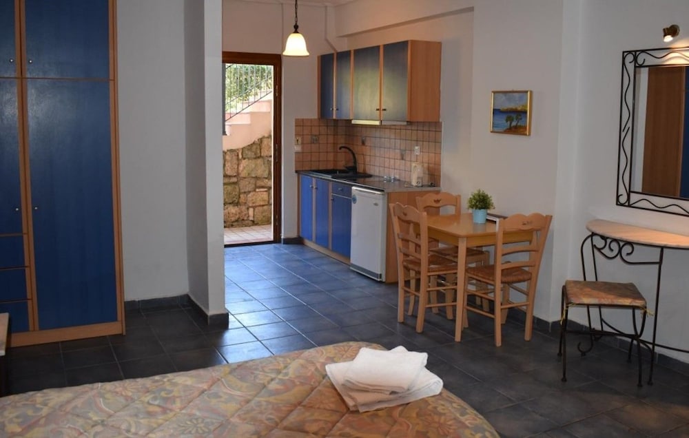 Melidron Hotel — Hotel rooms in Skala (Kefalonia), Ionian Islands