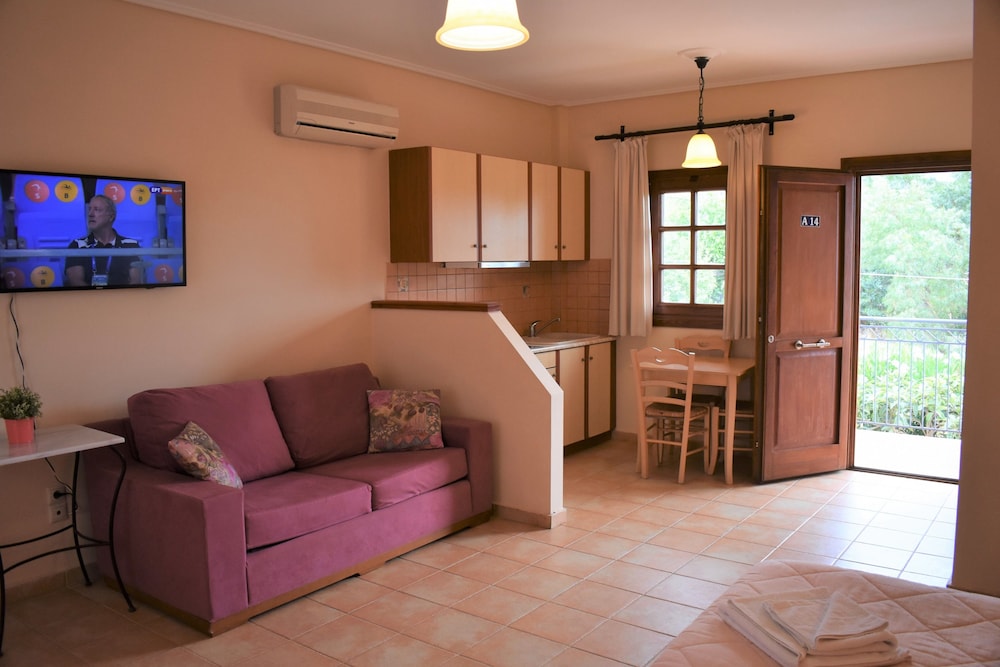 Melidron Hotel — Hotel rooms in Skala (Kefalonia), Ionian Islands