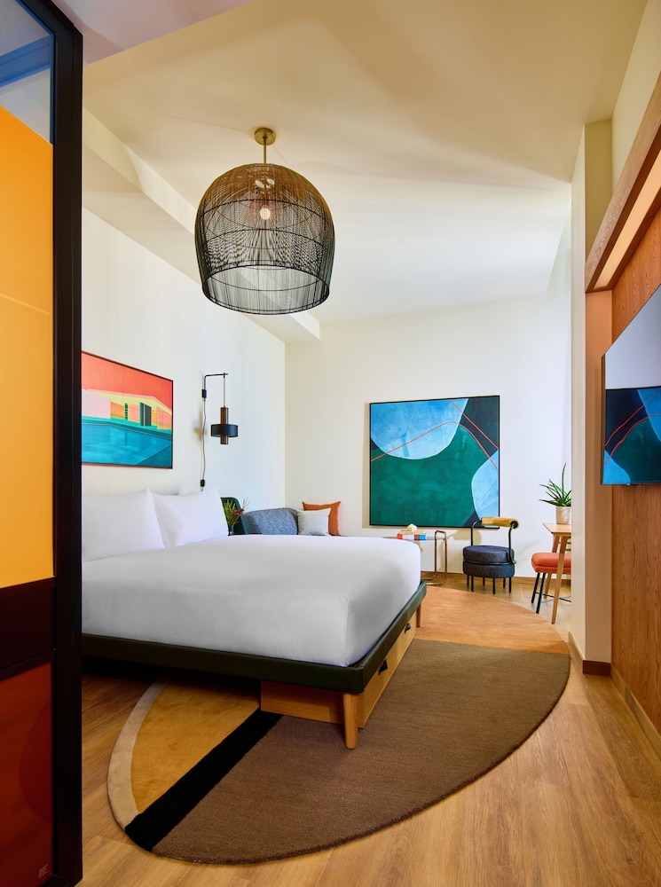 HOLLYWOOD VOLUME, a Tribute Portfolio Hotel — Hotel rooms in Los Angeles, California