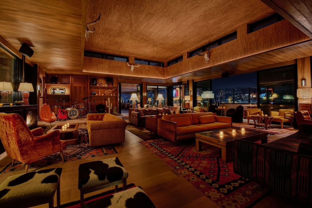 HOLLYWOOD VOLUME, a Tribute Portfolio Hotel — Hotel rooms in Los Angeles, California
