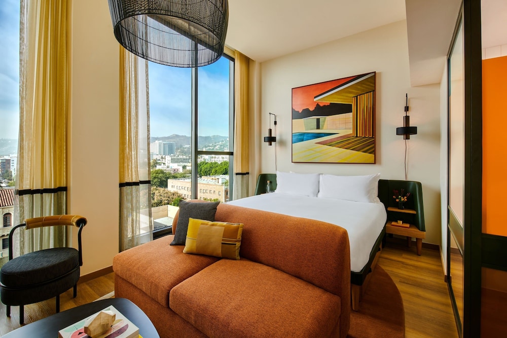 HOLLYWOOD VOLUME, a Tribute Portfolio Hotel — Hotel rooms in Los Angeles, California
