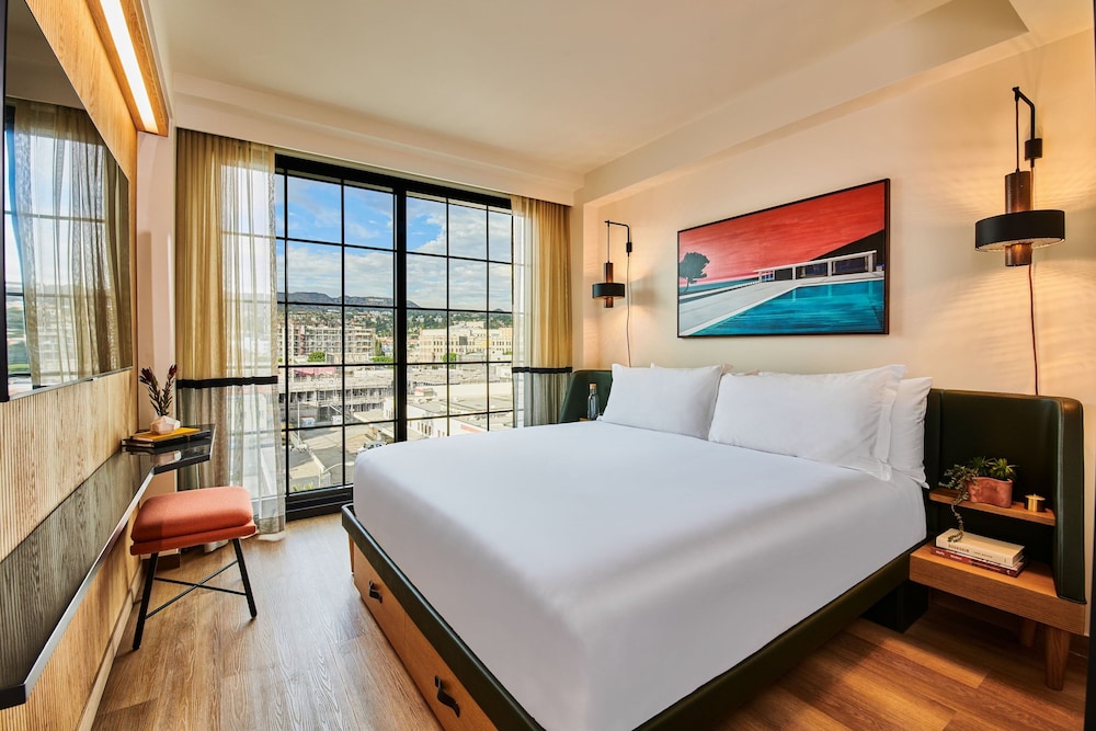 HOLLYWOOD VOLUME, a Tribute Portfolio Hotel — Hotel rooms in Los Angeles, California