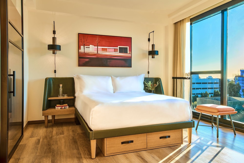 HOLLYWOOD VOLUME, a Tribute Portfolio Hotel — Hotel rooms in Los Angeles, California