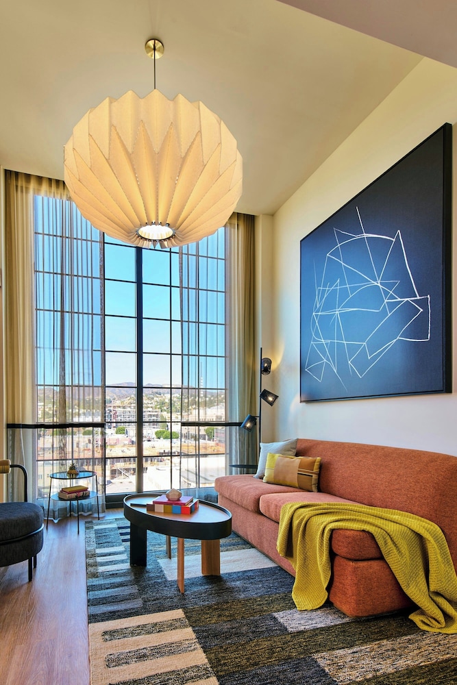 HOLLYWOOD VOLUME, a Tribute Portfolio Hotel — Hotel rooms in Los Angeles, California