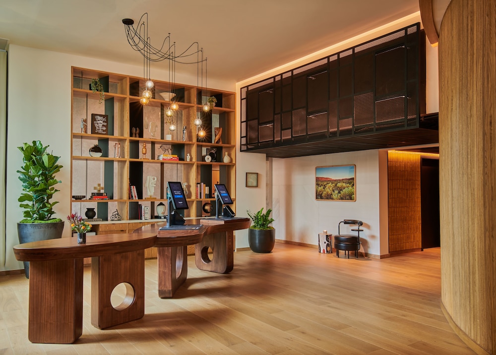 HOLLYWOOD VOLUME, a Tribute Portfolio Hotel — Hotel building in Los Angeles, California