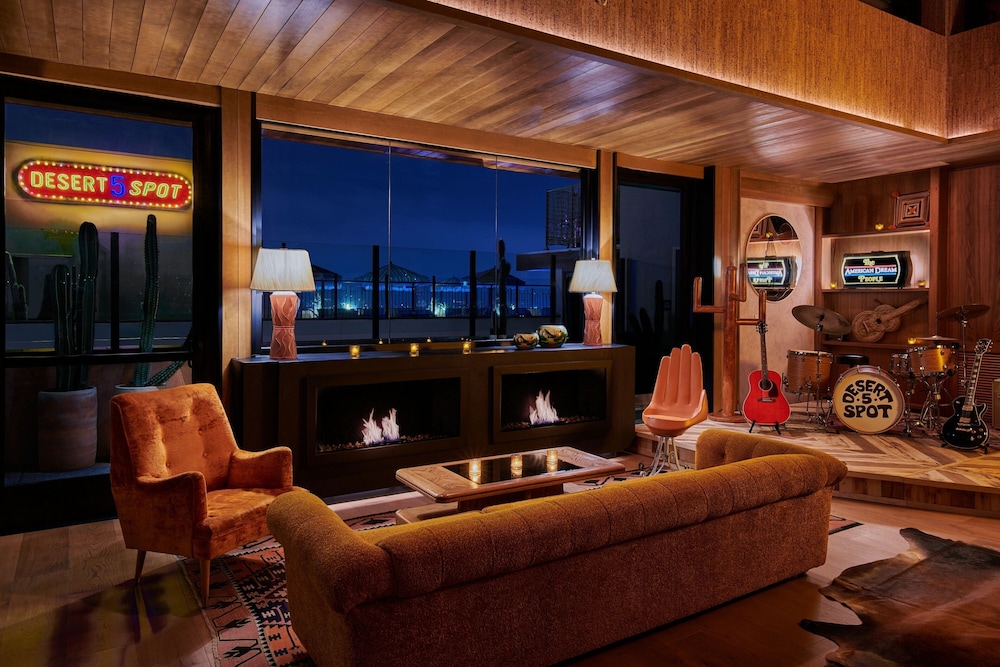 HOLLYWOOD VOLUME, a Tribute Portfolio Hotel — Hotel rooms in Los Angeles, California