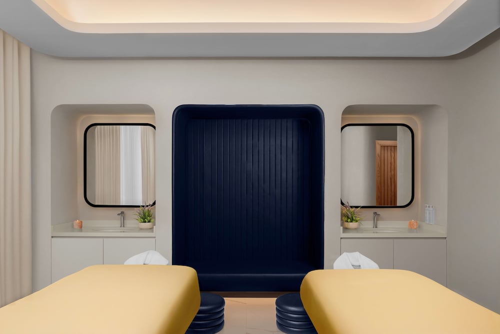 Hotel Indigo Dubai Downtown by IHG — Hotel rooms in Dubai