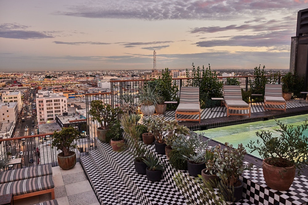 Downtown Los Angeles Proper Hotel, a Member of Design Hotels — Swimming pool in Los Angeles, California