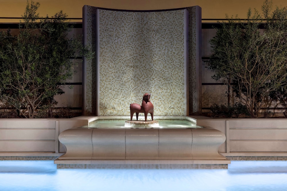 Crockfords Las Vegas, LXR Hotels & Resorts at Resorts World — Swimming pool in Las Vegas, Nevada