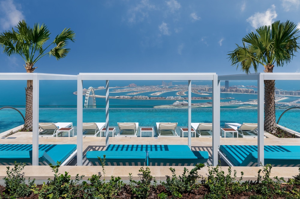 Address Beach Resort — Swimming pool in Dubai