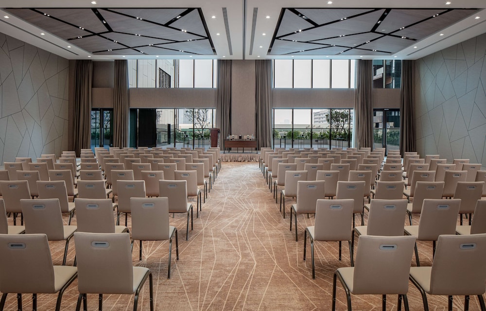 DoubleTree by Hilton Dubai M Square Hotel & Residences — Hotel building in Dubai