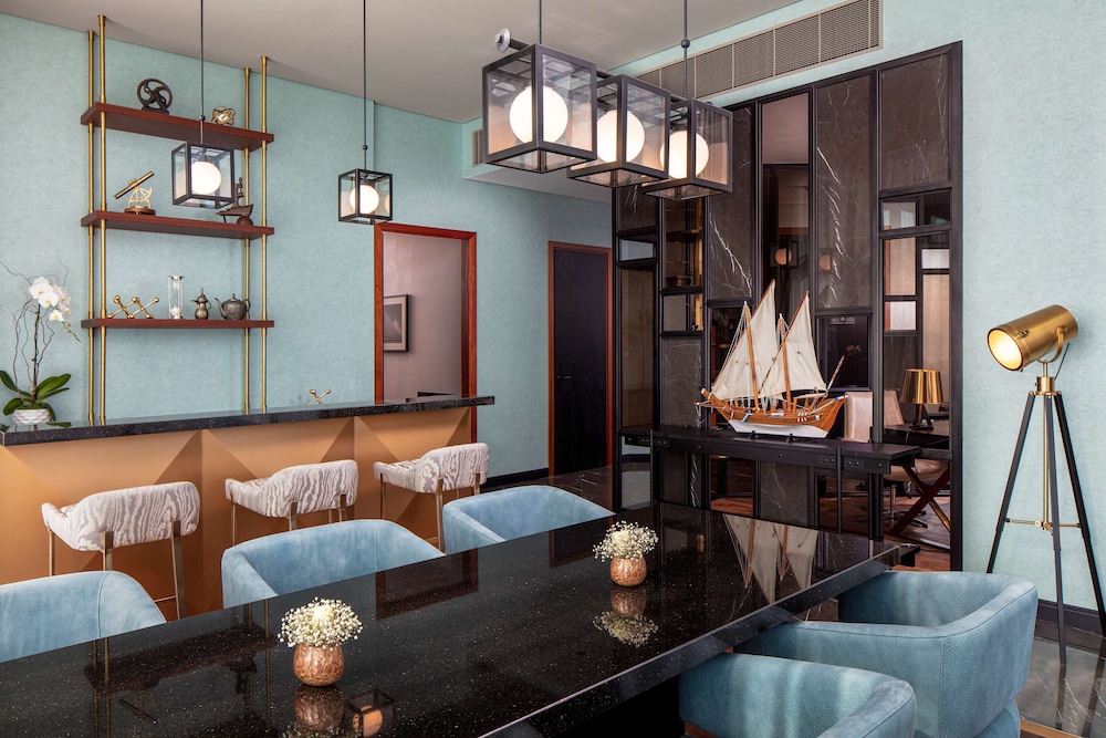DoubleTree by Hilton Dubai M Square Hotel & Residences — Restaurant & bars in Dubai
