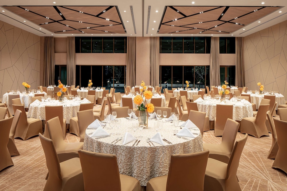 DoubleTree by Hilton Dubai M Square Hotel & Residences — Hotel building in Dubai