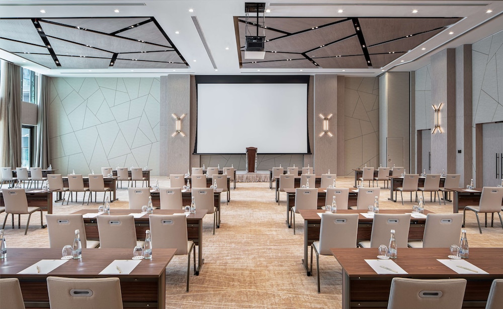 DoubleTree by Hilton Dubai M Square Hotel & Residences — Hotel building in Dubai
