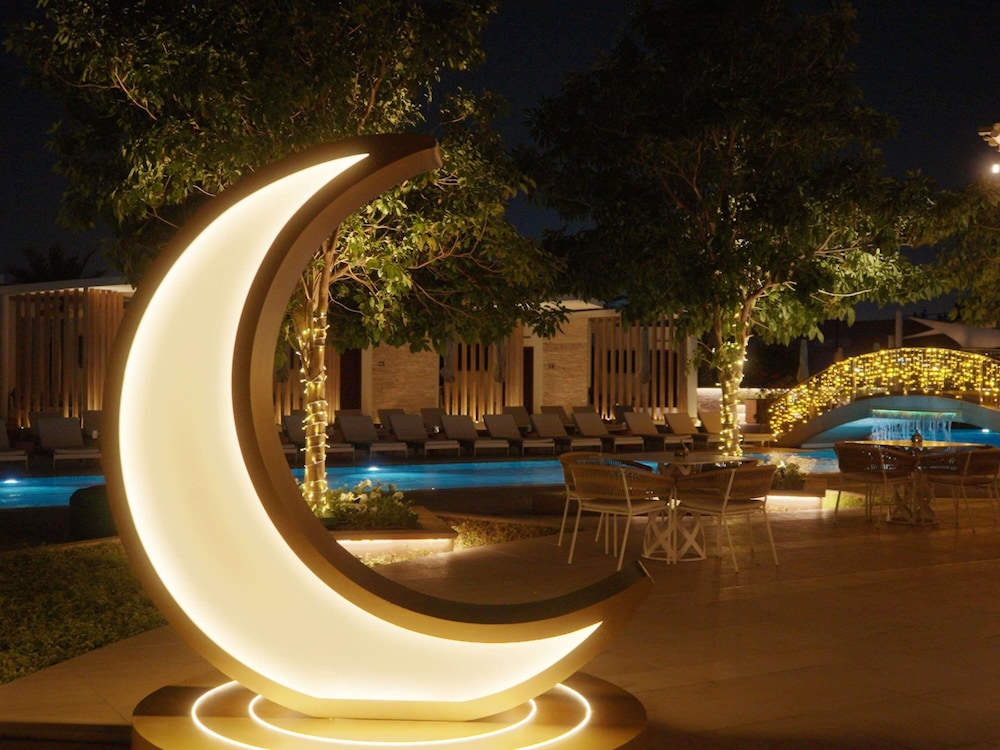 Sofitel Dubai The Obelisk — Swimming pool in Dubai