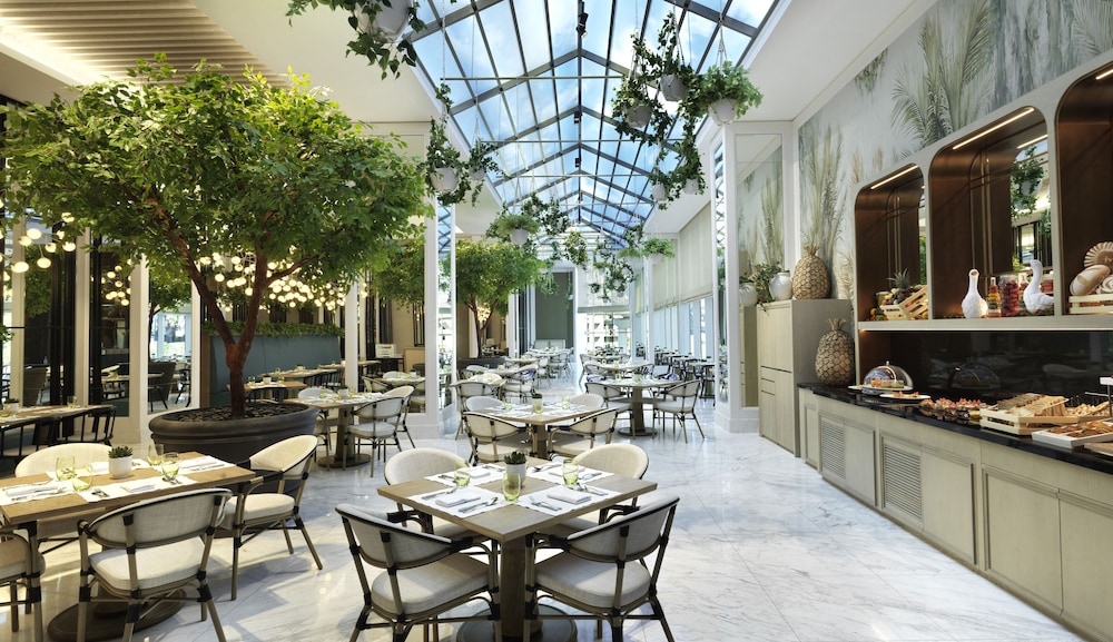 Sofitel Dubai The Obelisk — Restaurant & bars in Dubai