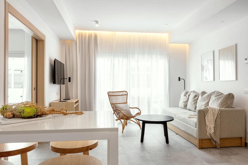 Sunwing Fanabe Beach — Hotel rooms in Costa Adeje, Canary Islands