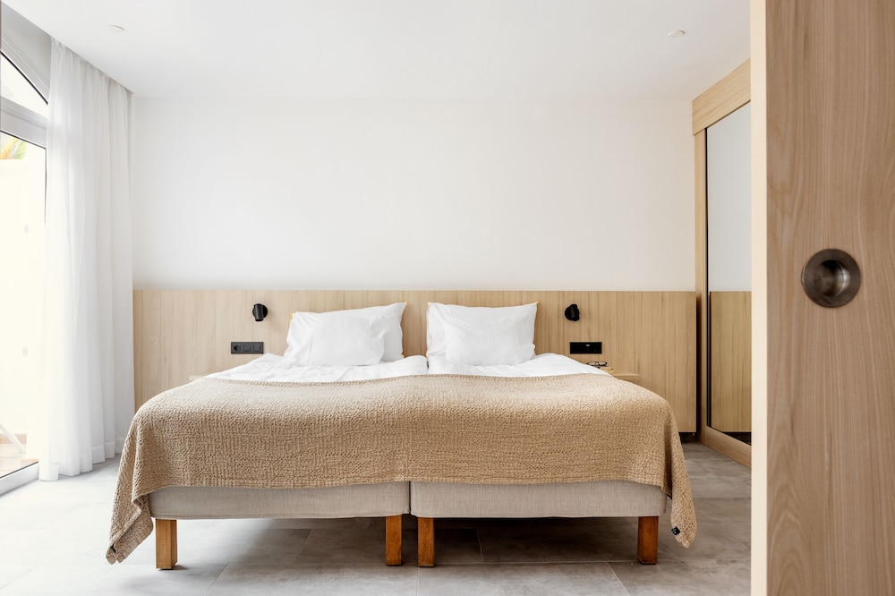 Sunwing Fanabe Beach — Hotel rooms in Costa Adeje, Canary Islands