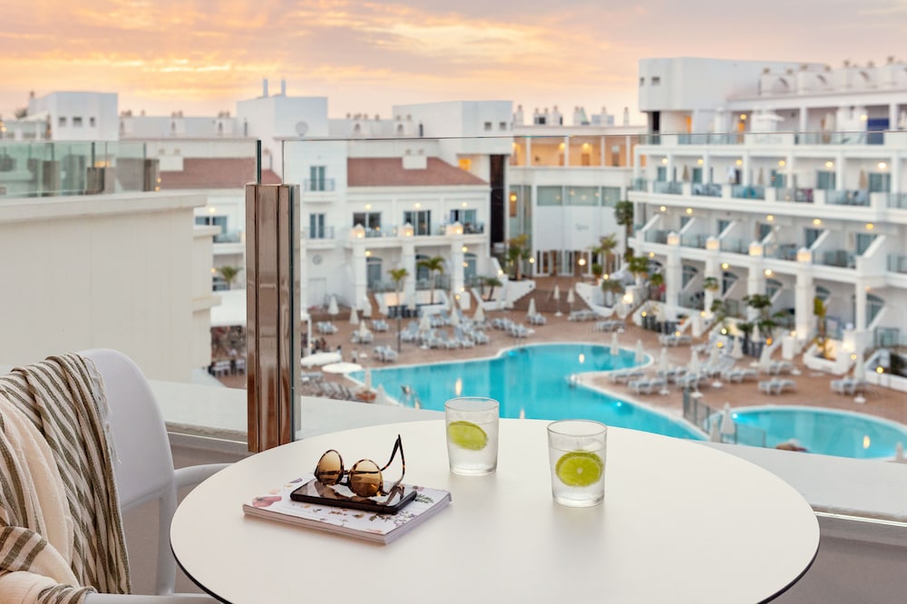 Sunwing Fanabe Beach — Swimming pool in Costa Adeje, Canary Islands