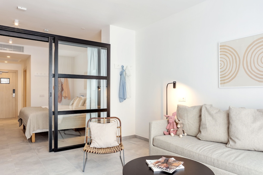 Sunwing Fanabe Beach — Hotel rooms in Costa Adeje, Canary Islands