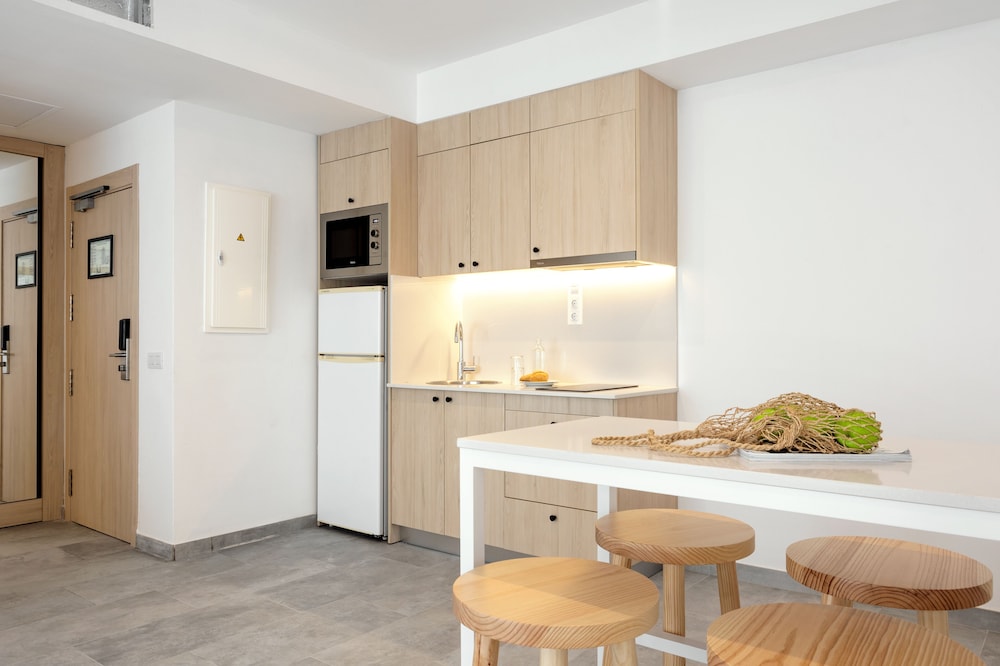 Sunwing Fanabe Beach — Hotel rooms in Costa Adeje, Canary Islands