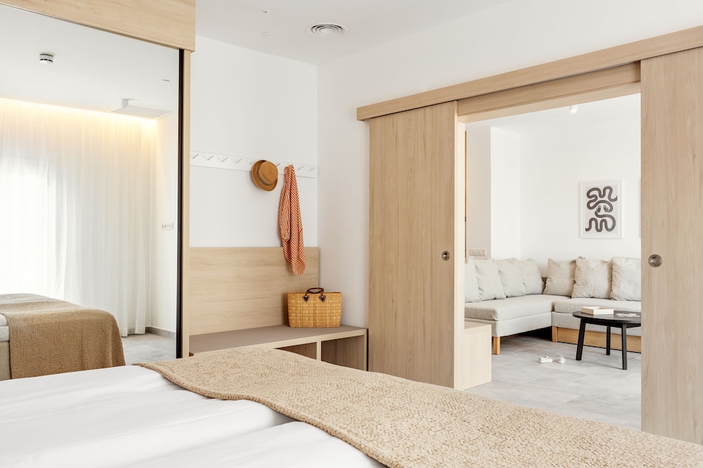 Sunwing Fanabe Beach — Hotel rooms in Costa Adeje, Canary Islands