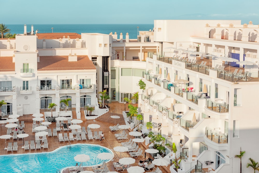 Sunwing Fanabe Beach — Hotel building in Costa Adeje, Canary Islands