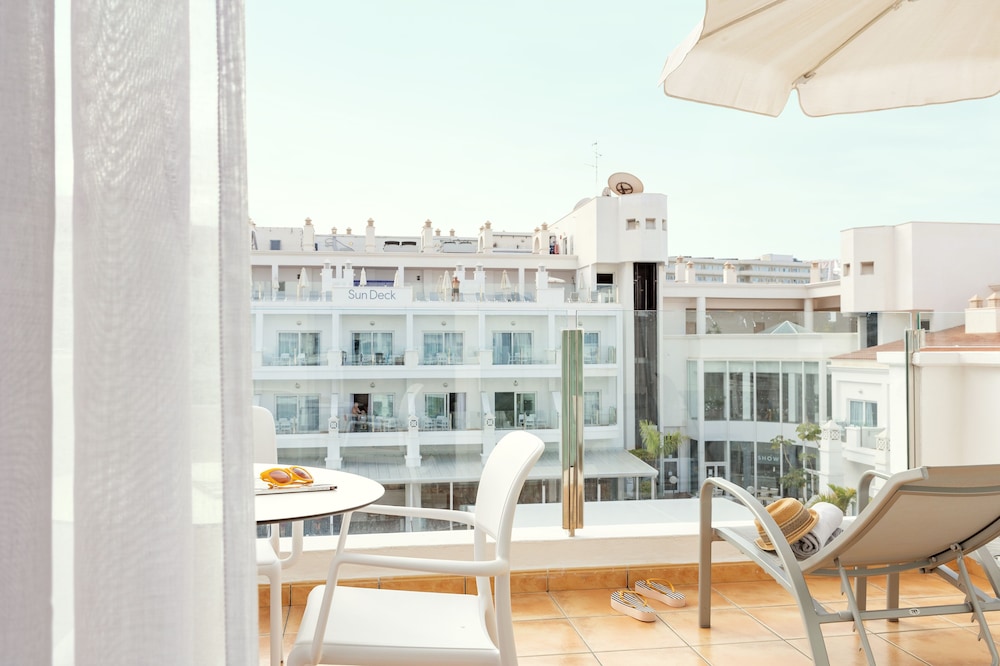 Sunwing Fanabe Beach — Hotel building in Costa Adeje, Canary Islands
