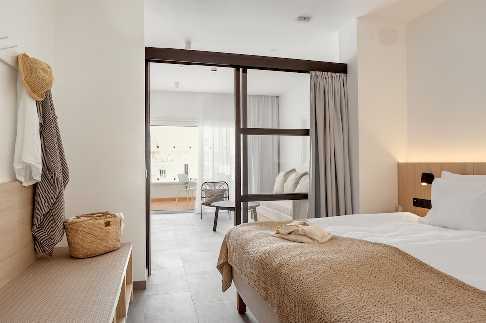 Sunwing Fanabe Beach — Hotel rooms in Costa Adeje, Canary Islands