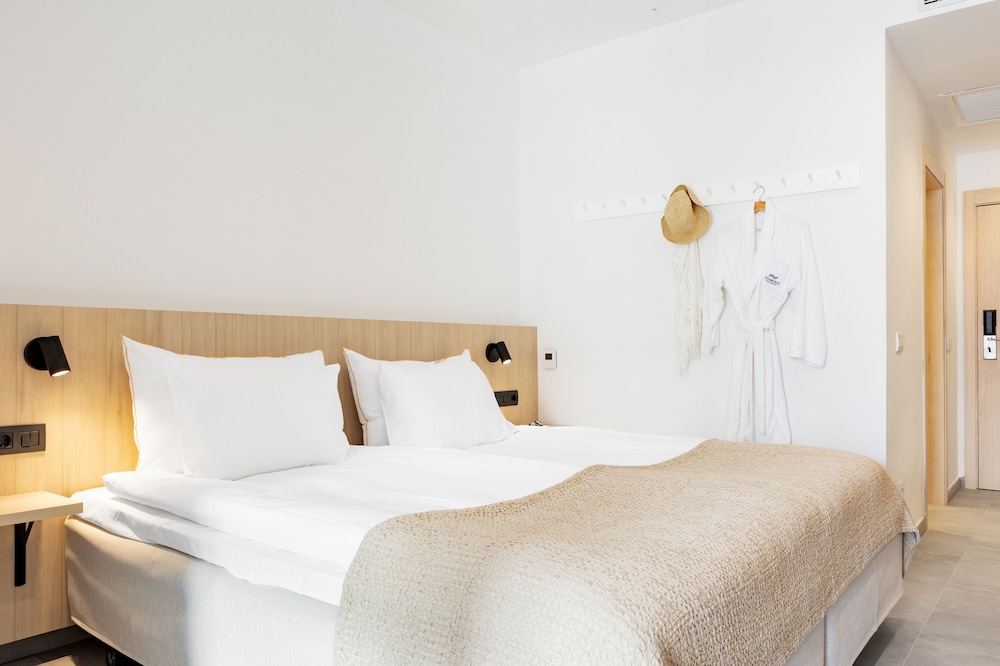 Sunwing Fanabe Beach — Hotel rooms in Costa Adeje, Canary Islands