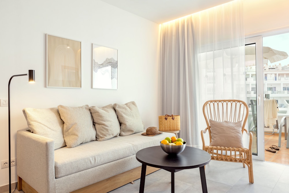 Sunwing Fanabe Beach — Hotel rooms in Costa Adeje, Canary Islands