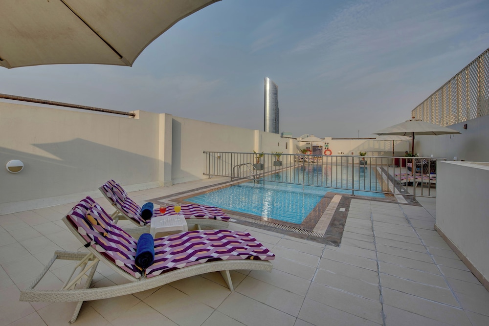 SUHA Creek, Waterfront Al Jaddaf — Swimming pool in Dubai