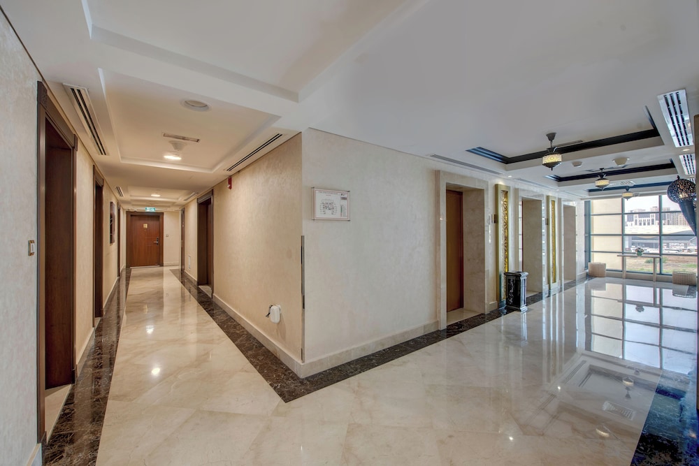 SUHA Creek, Waterfront Al Jaddaf — Hotel building in Dubai