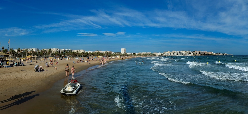 Ancora Salou Apartamentos — Beach in Salou, Catalonia
