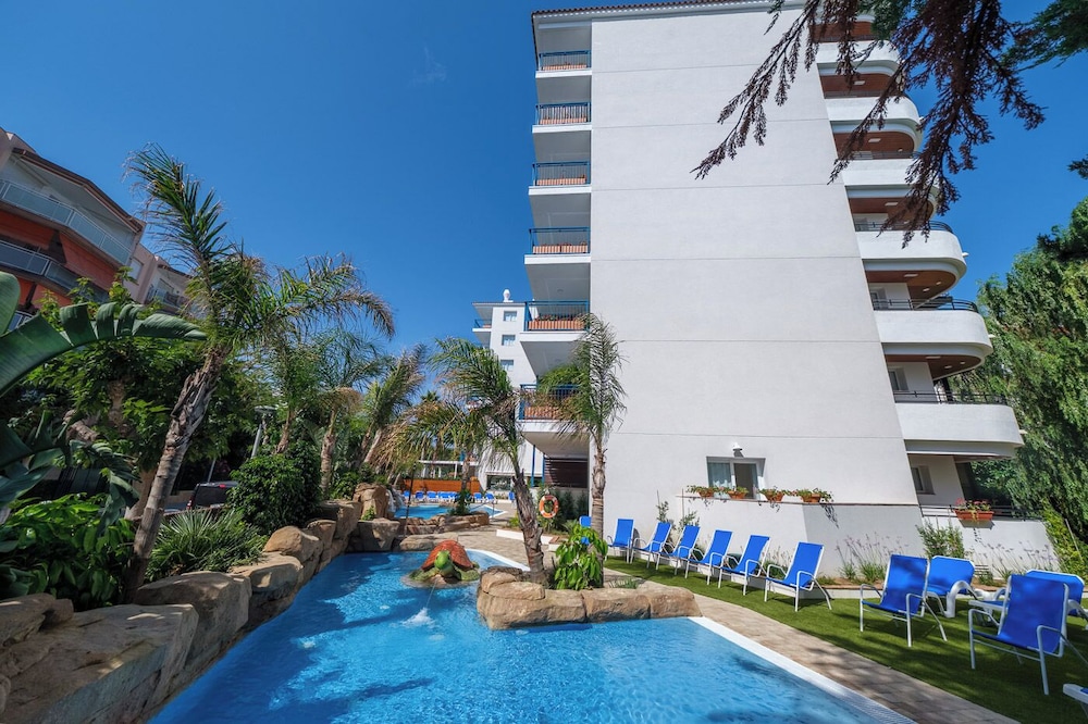 Ancora Salou Apartamentos — Swimming pool in Salou, Catalonia